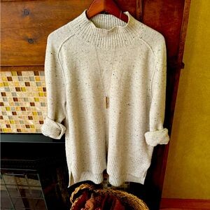 Loft off white w/ subtle black speckles sweater size Med